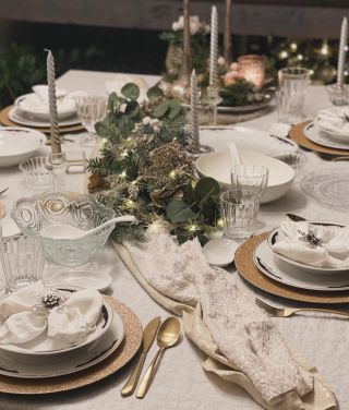 Přejeme všem krásné, klidné Vánoce a do roku 2024 mnoho štěstí a úspěchů.. #prostrenystul #prostul #latkoveubrousky...